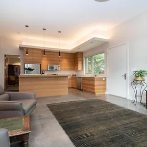 Private Modern Queenswood Guest house Victoria